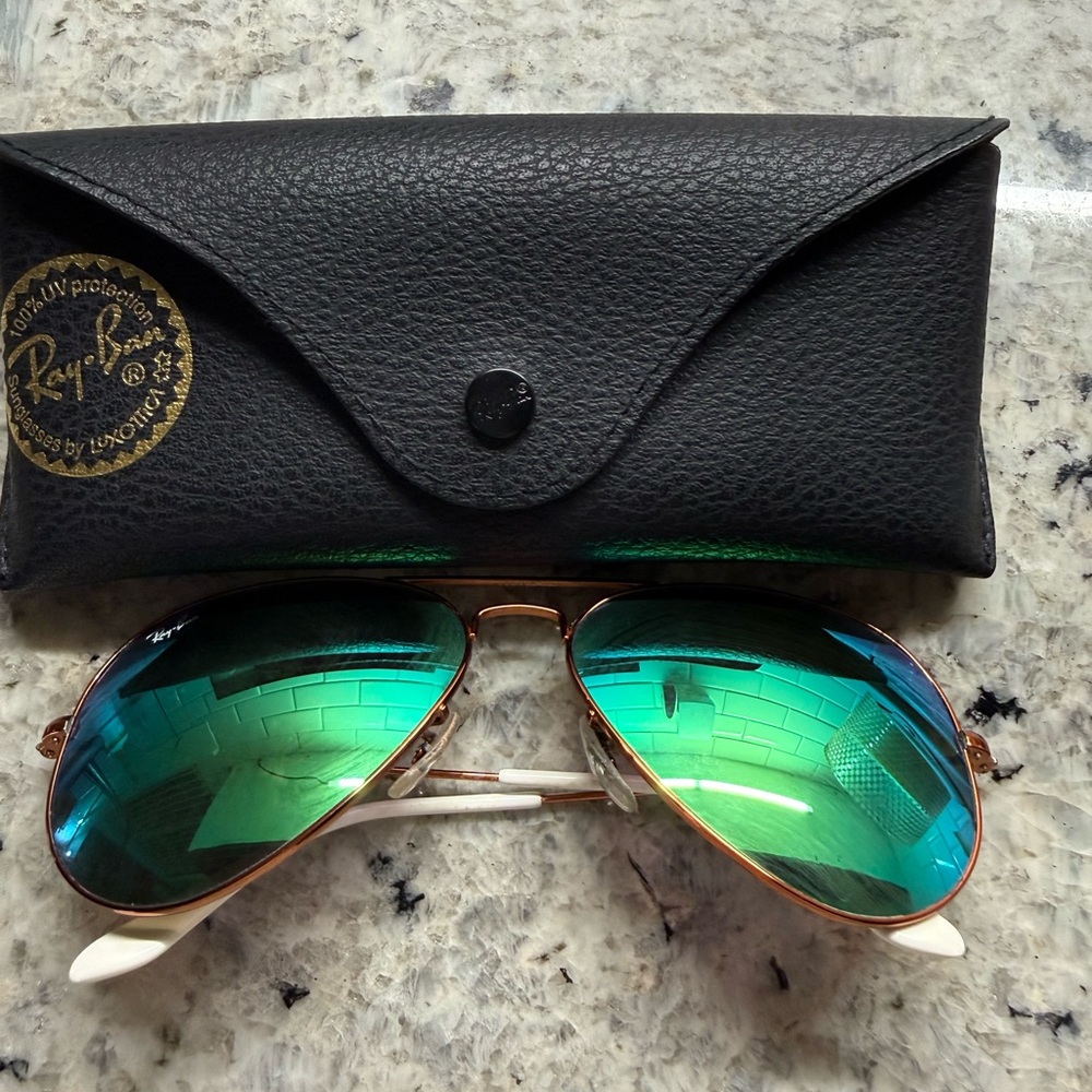 Ray-Ban Aviator Sunglasses with Blue-Green Mirror